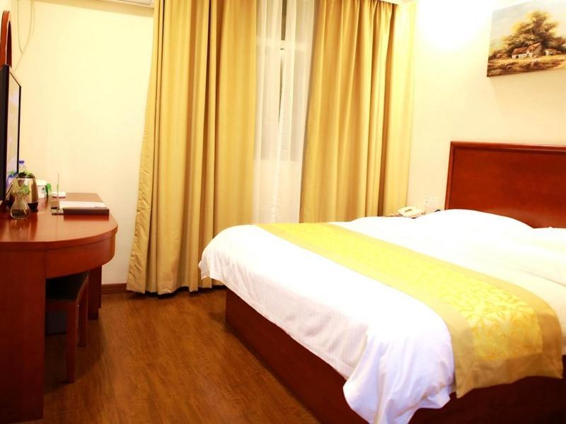 Greentree Inn Shanghai Hongqiao Hub Cao'An Road Huajiang Branch Road Express Hotel Jiading Exterior foto