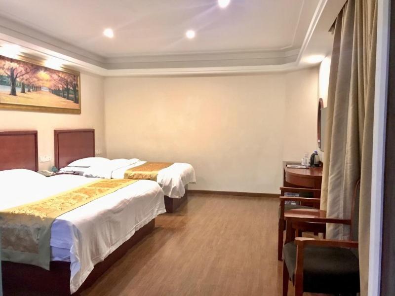 Greentree Inn Shanghai Hongqiao Hub Cao'An Road Huajiang Branch Road Express Hotel Jiading Exterior foto
