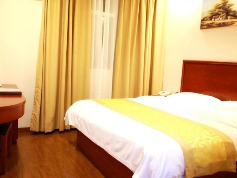 Greentree Inn Shanghai Hongqiao Hub Cao'An Road Huajiang Branch Road Express Hotel Jiading Exterior foto