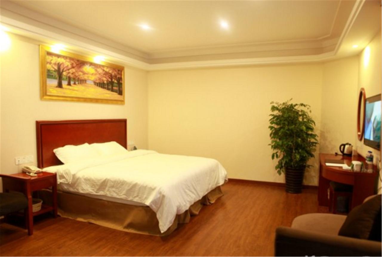 Greentree Inn Shanghai Hongqiao Hub Cao'An Road Huajiang Branch Road Express Hotel Jiading Exterior foto